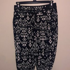 Black patterned stretchy pants